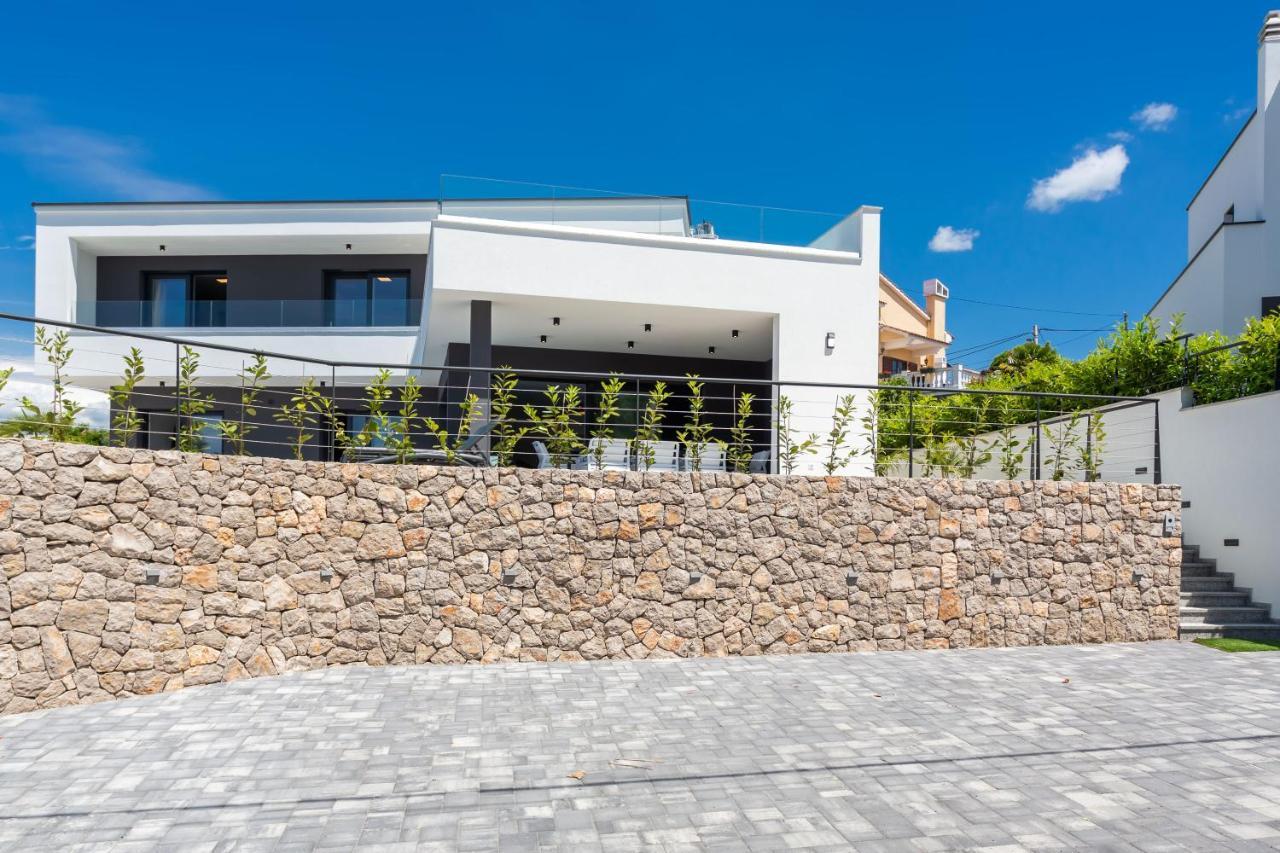 Deluxe Villa With Swimming Pool, Whirlpool On The Roof Terrace With A Beautiful Sea View - By Traveler Tourist Agency Krk Id 2169 II Sveti Vid-Miholjice Exteriör bild