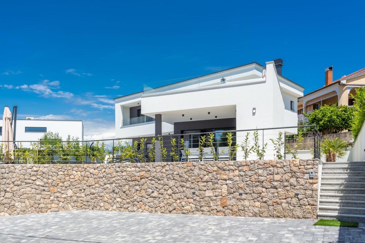 Deluxe Villa With Swimming Pool, Whirlpool On The Roof Terrace With A Beautiful Sea View - By Traveler Tourist Agency Krk Id 2169 II Sveti Vid-Miholjice Exteriör bild