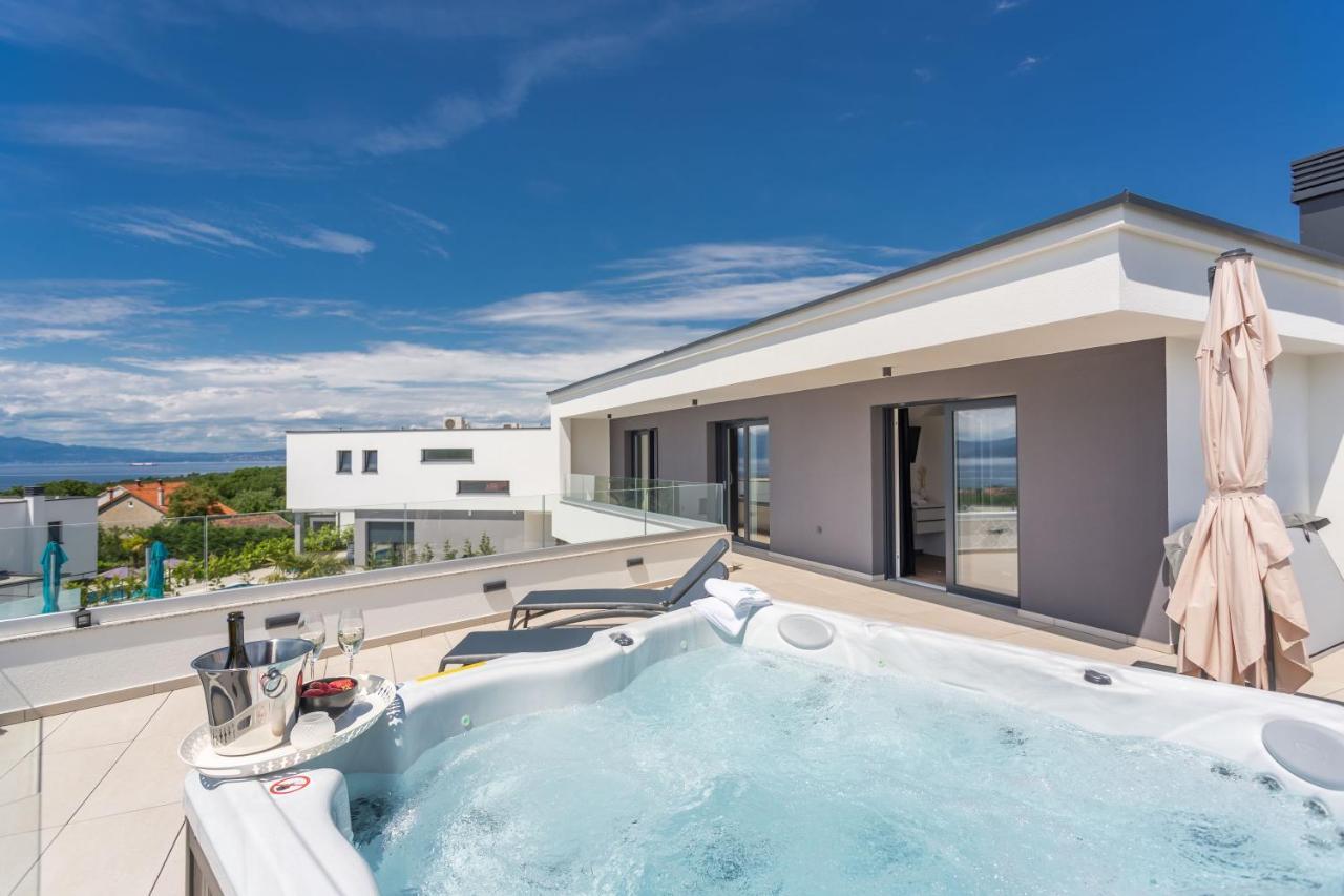 Deluxe Villa With Swimming Pool, Whirlpool On The Roof Terrace With A Beautiful Sea View - By Traveler Tourist Agency Krk Id 2169 II Sveti Vid-Miholjice Exteriör bild